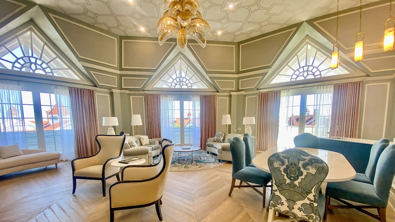 Royal Palm Club Level Suite